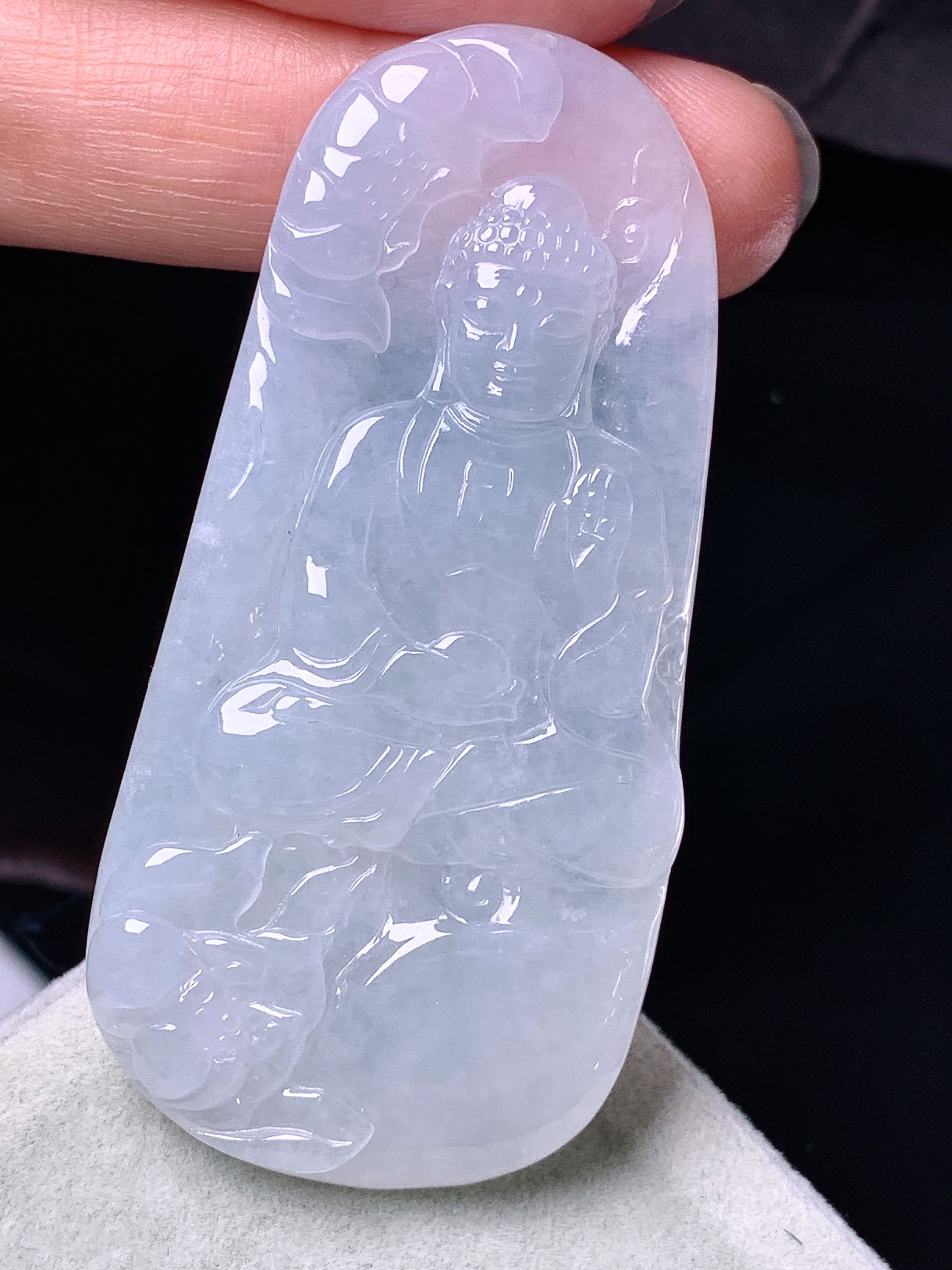 冰种大日如来佛祖吊坠 玉质细腻 色泽艳丽清新 整体尺寸59.3*28.6*6 d1