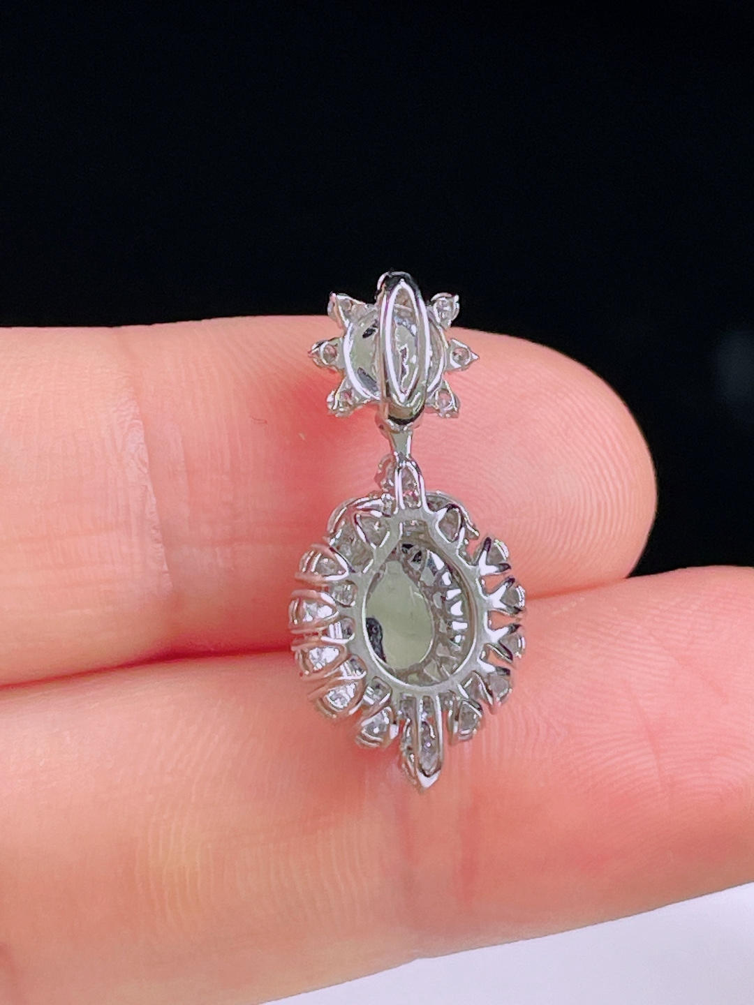 ️冰黄鸽子蛋，老种起光，细底通透，尺寸：23.7/11/7.8mm0613