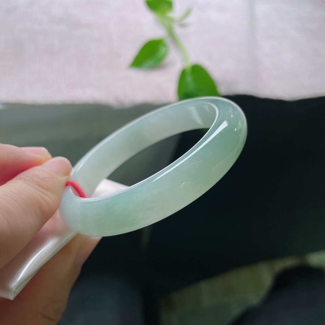 51.3/11.1/6.8，淡绿底正圈，水头好，质地温润细腻，百搭，小手福利，无裂，ss54107a