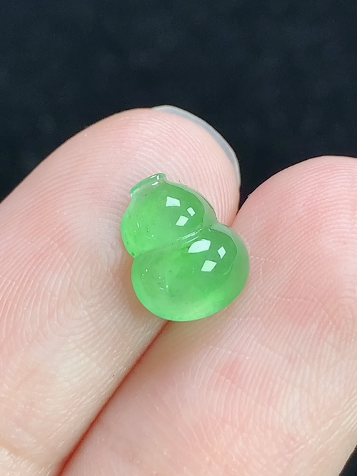 冰绿葫芦，无裂，尺寸9.0-7.5-3.1mm，L13xgg8