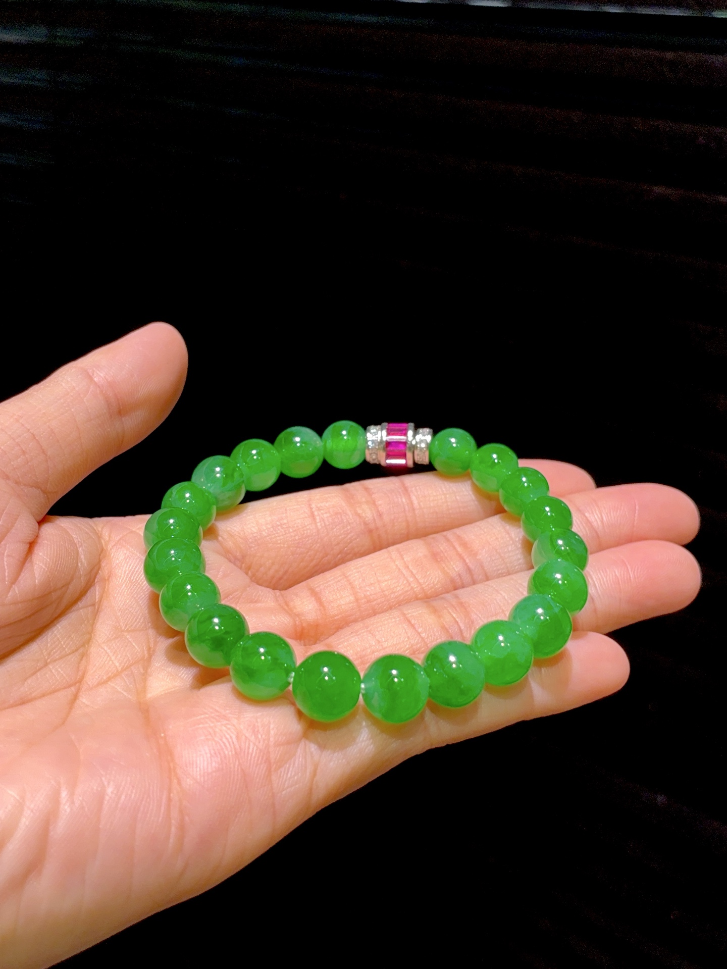 ️ 满绿珠串，翠染珠圆，绿意萦腕。取山间灵翠，琢玲珑圆珠，一戴便是半生清雅。尺寸9.1/7.9共21颗
