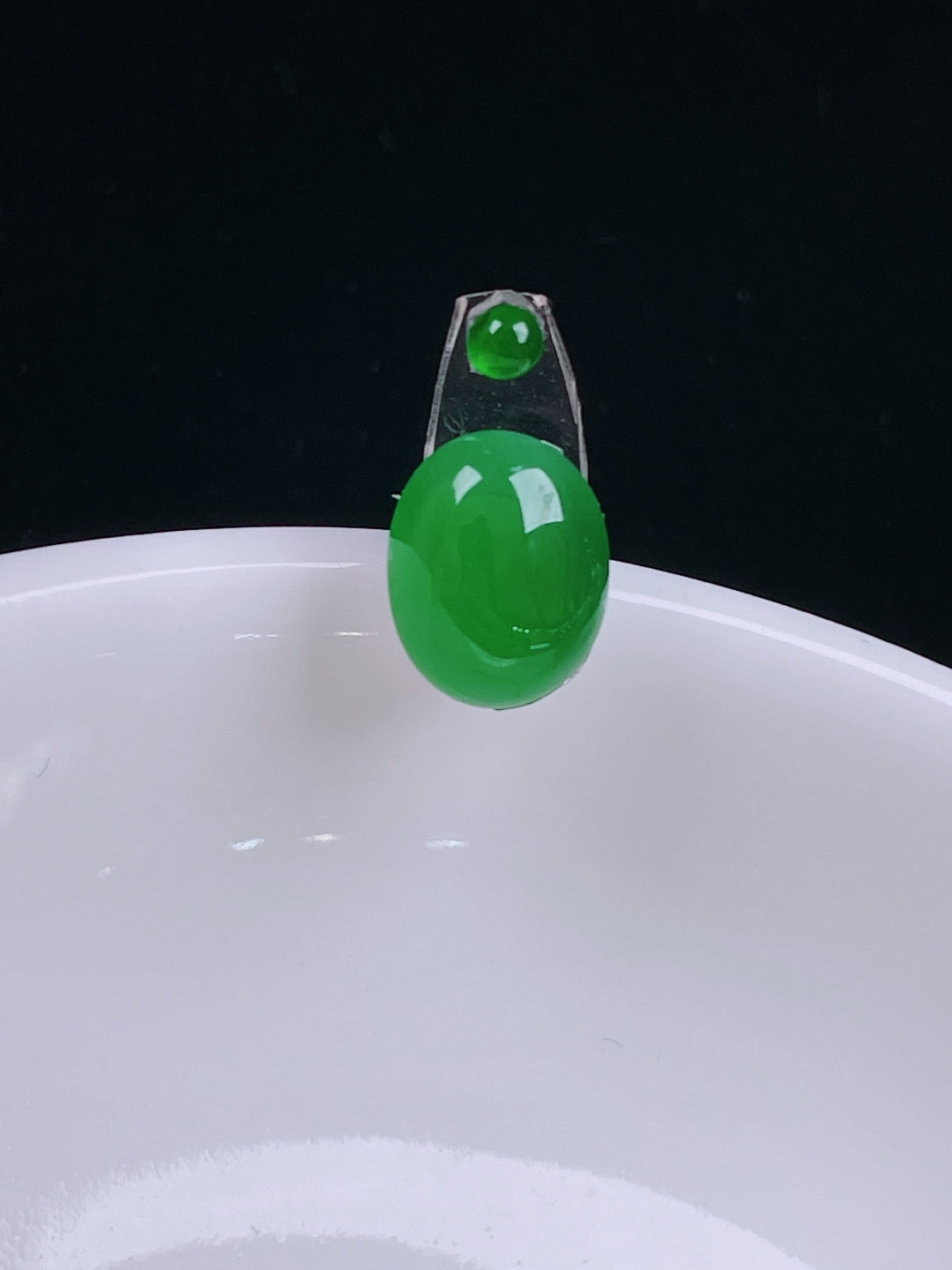 ️冰绿蛋面，老种起光，细底通透，尺寸：10.5/8.5/4.5mm0613