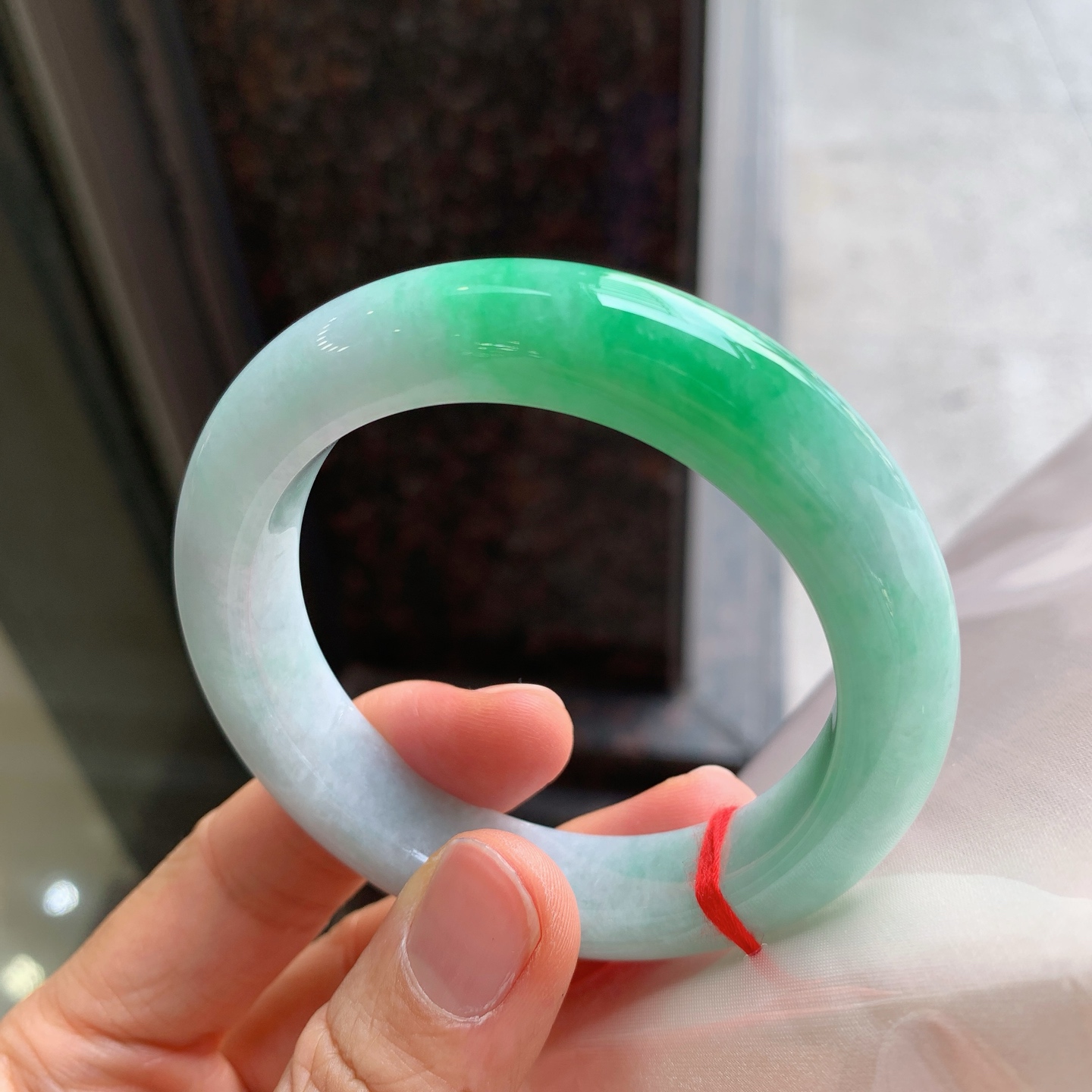 正圈飘绿 有棉线 尺寸：55/12.3/10.1 版型好