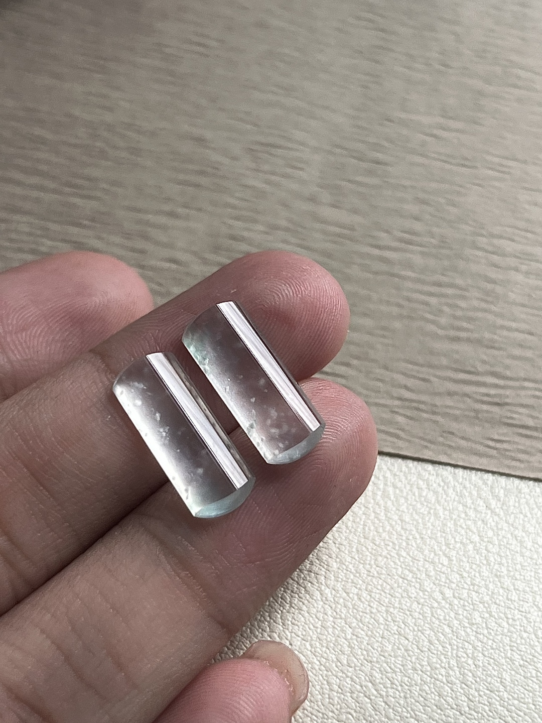 【马鞍一对】冰润水透，种老细腻起荧尺寸：15.9*6.2*2.7，15.9*6.2*2.5,a416