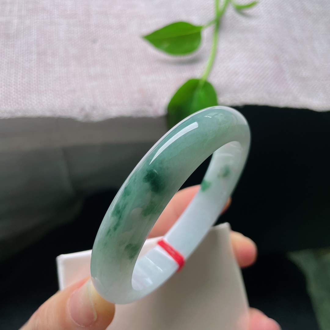 55.8/12.2/7.8，飘花正圈，底子细腻，来如飞花散似烟，一季飘零温柔了流年。有纹，ss53153a