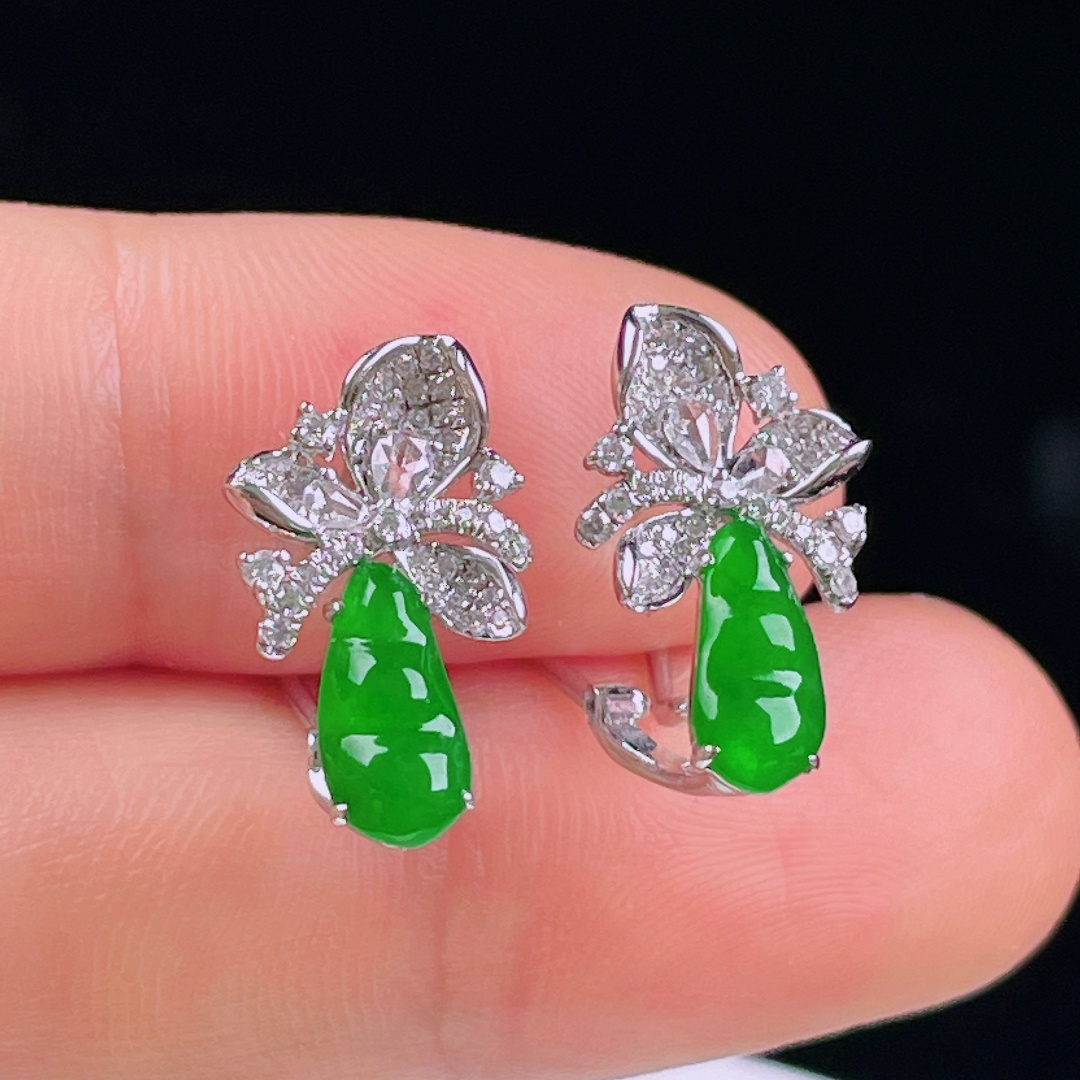 ️辣绿耳坠，老种起光，细底通透，尺寸：16.5/9.5/3mm0613