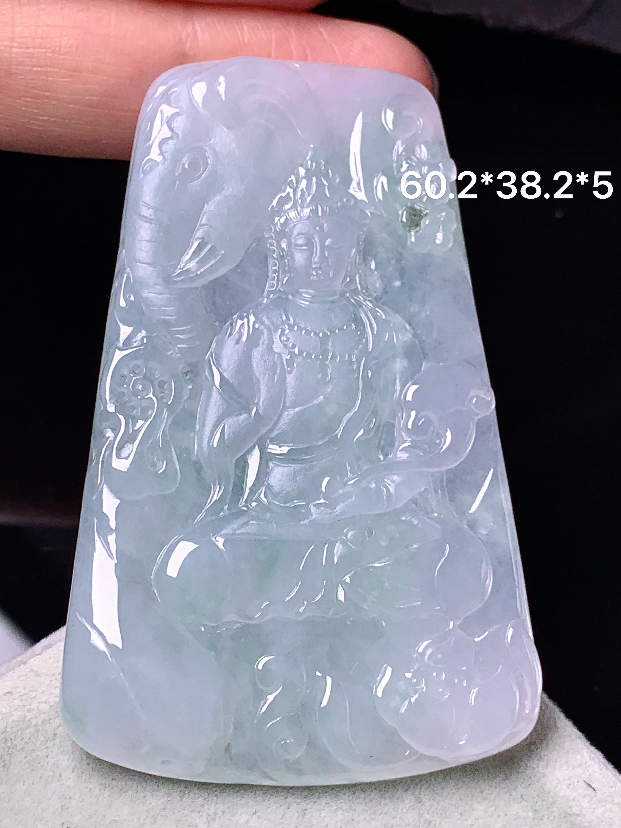 飘绿普贤观音菩萨吊坠 玉质细腻 色泽艳丽清新 整体尺寸60.2*38.2*5 d1