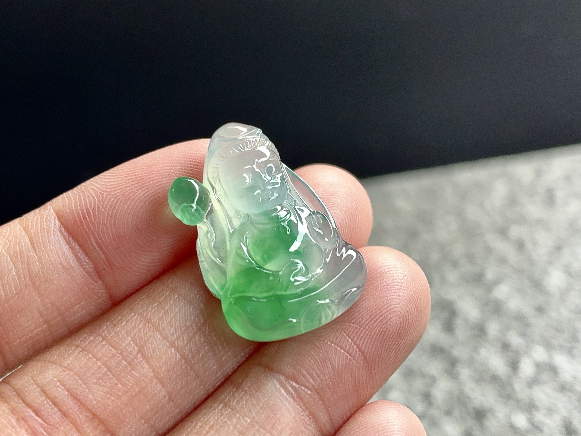 冰绿观音，玉质细腻起胶，尺寸24×16.3×6