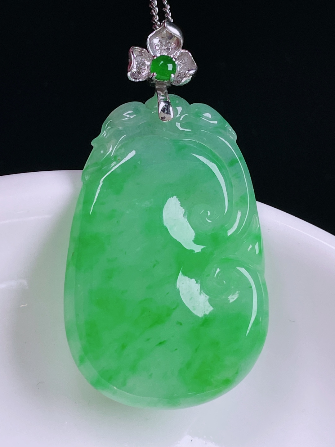 ️飘绿如意，老种起光，细底通透，尺寸：43/23/3.4mm0613