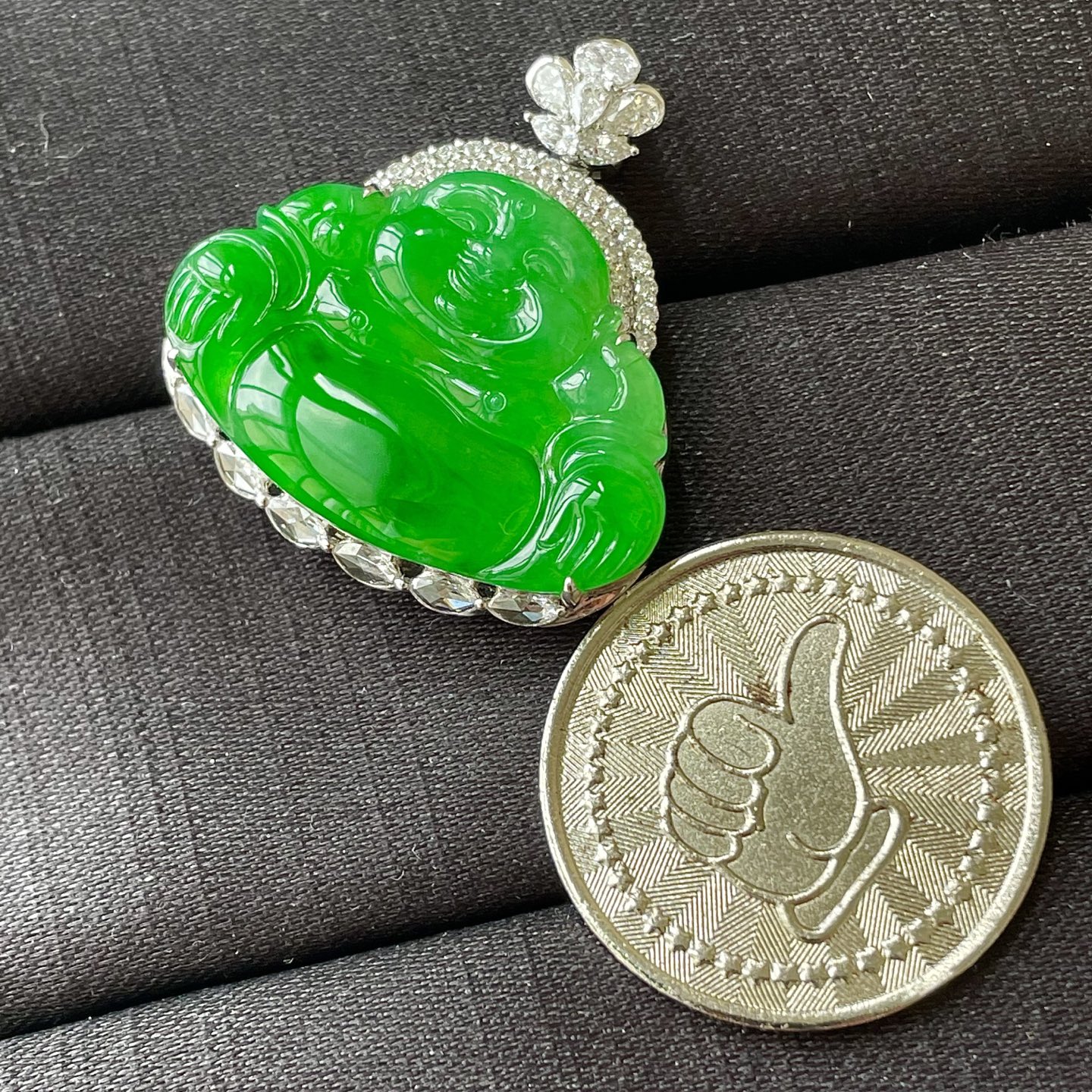 ️缅料高冰阳绿佛公吊坠，色辣，18k金镶嵌，饱满水润，无裂，裸石尺寸20/28.8/4.5--31/28.5/8.6编码0612好数字