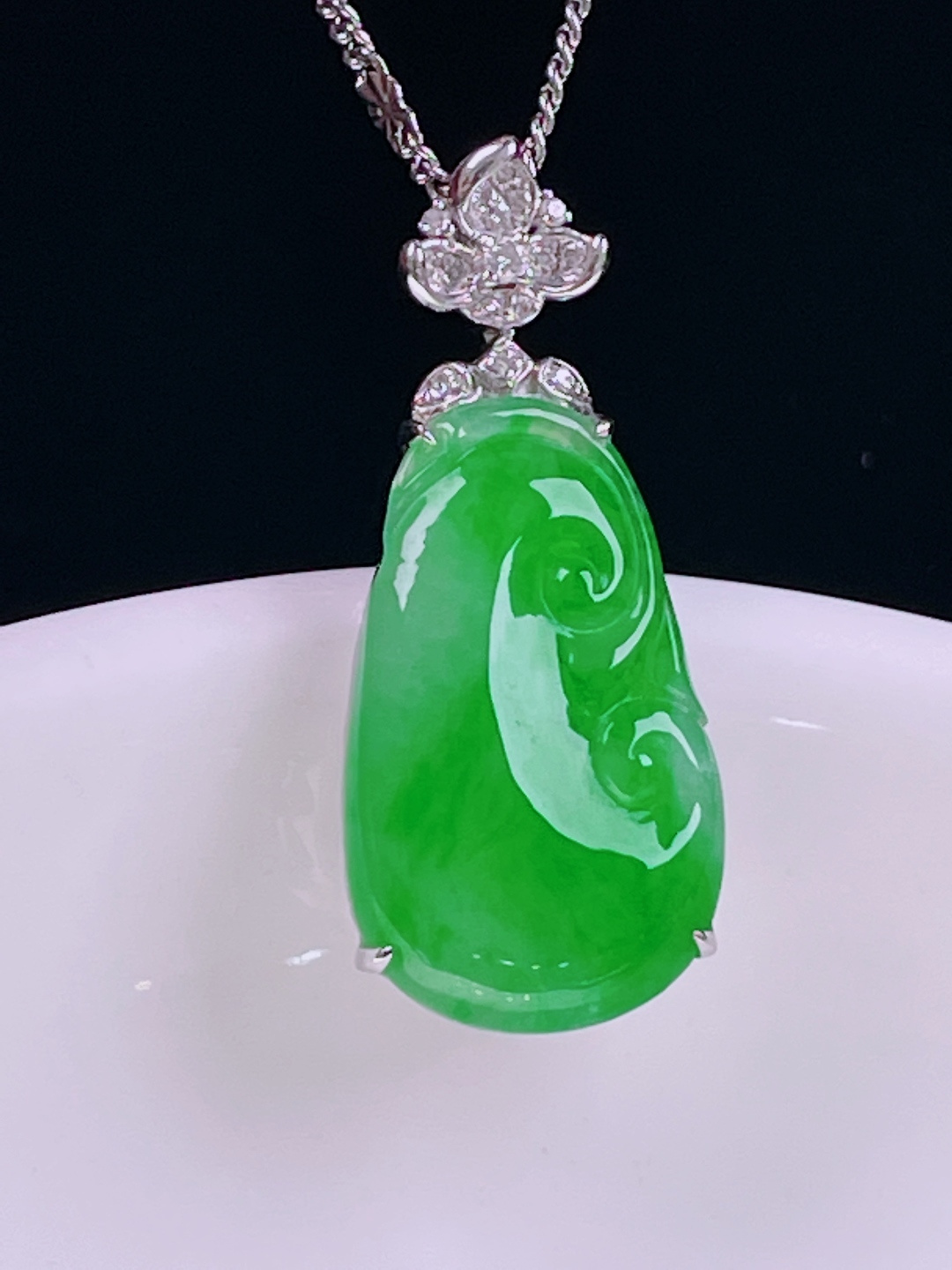 ️辣绿如意，老种起光，细底通透，尺寸：29/12.6/6mm0613