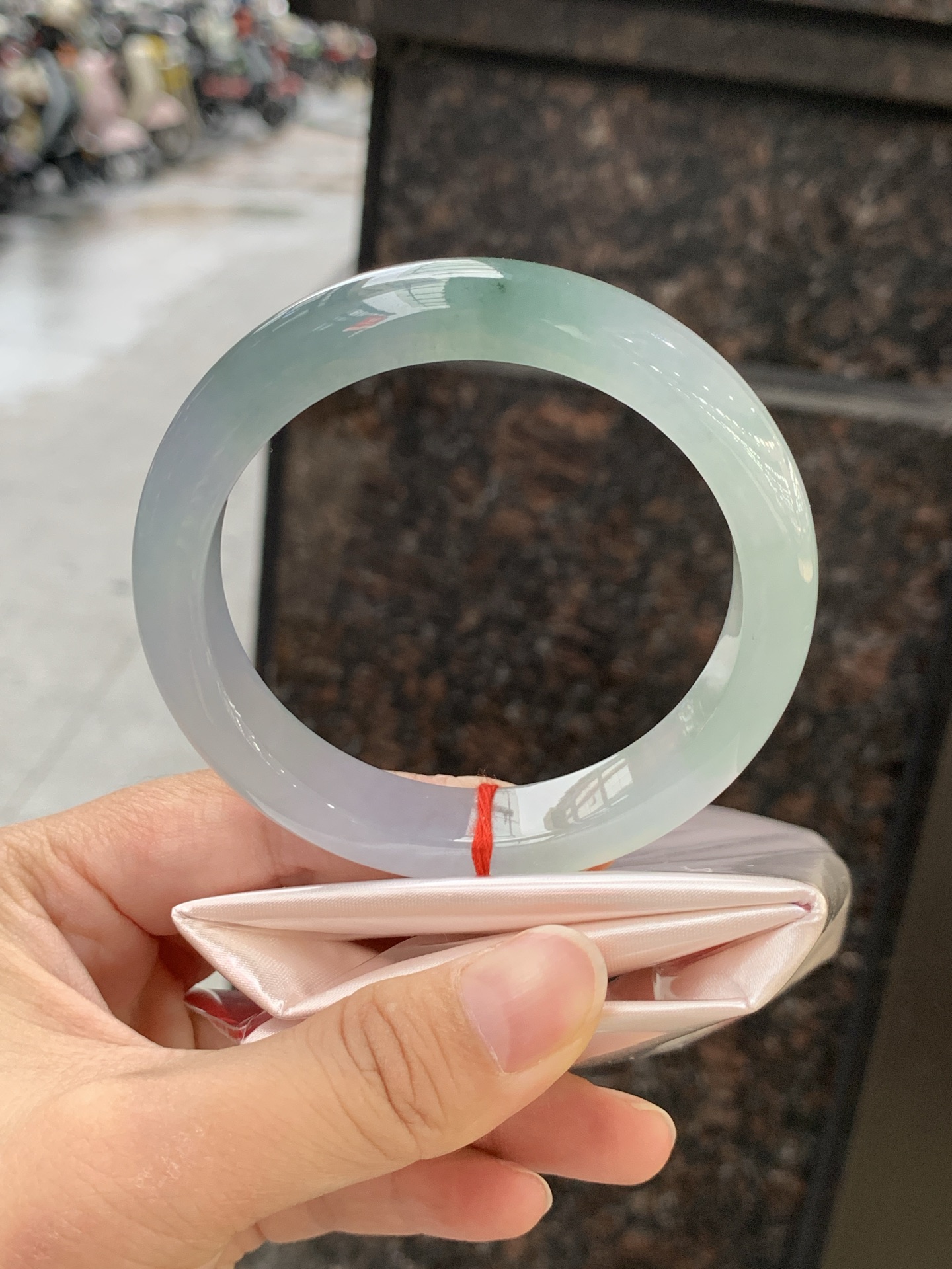 冰春彩正圈 58.5-12.5-8.7 0613-H359-77 无裂，冰透莹润，湖水青渐变底色柔和