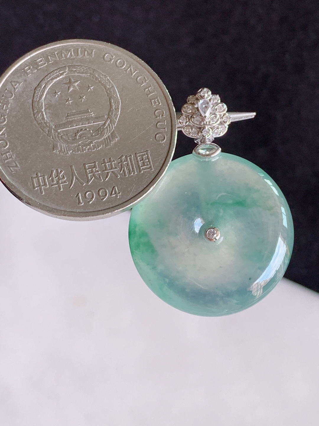 【18k镶嵌冰飘花平安扣】