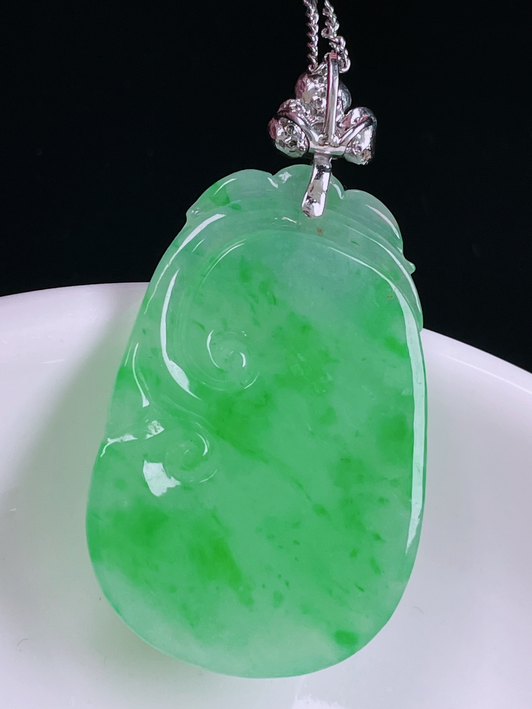 ️飘绿如意，老种起光，细底通透，尺寸：43/23/3.4mm0613