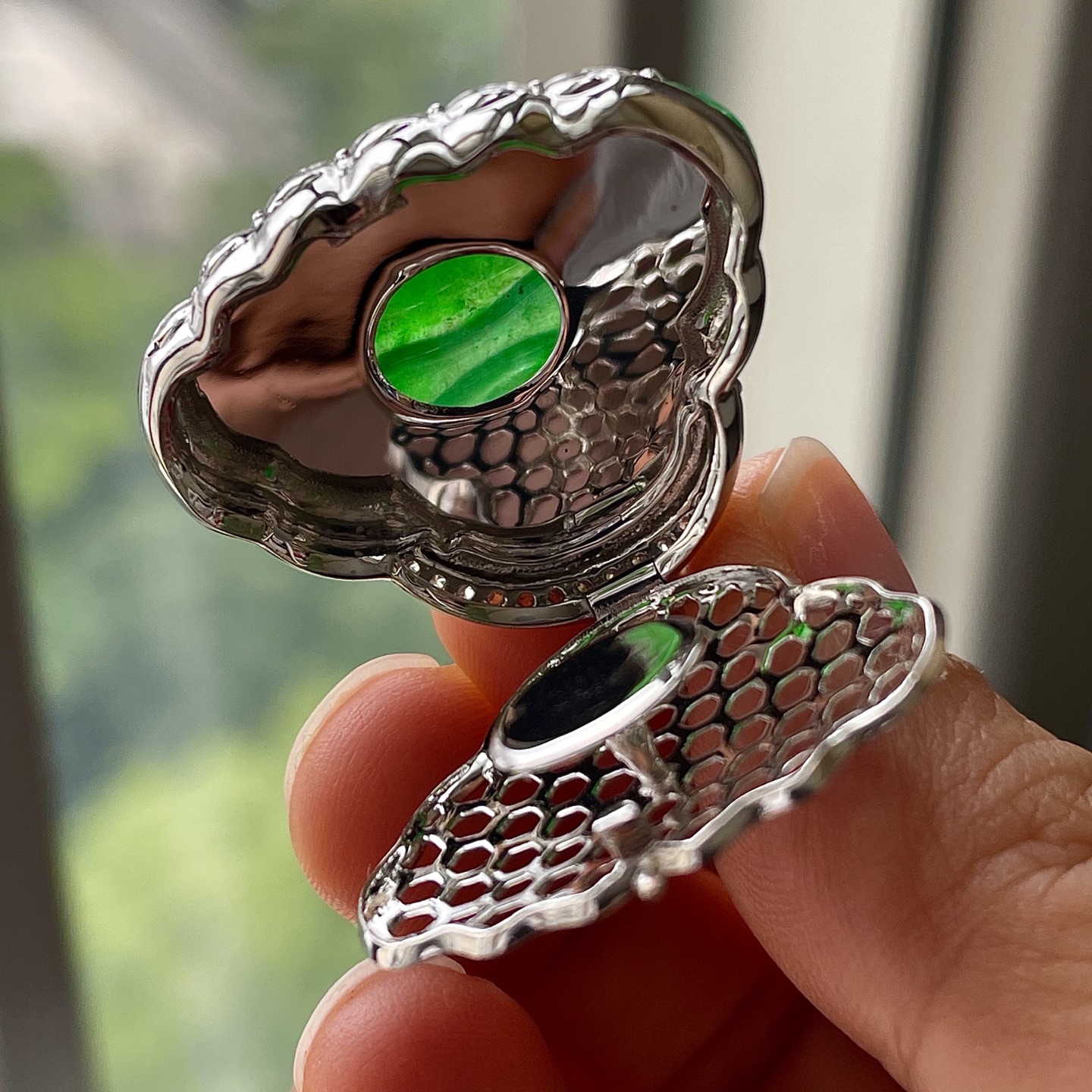 ️缅料高冰阳绿佛公吊坠，色辣，18k金镶嵌，饱满水润，无裂，裸石尺寸20/28.8/4.5--31/28.5/8.6编码0612好数字