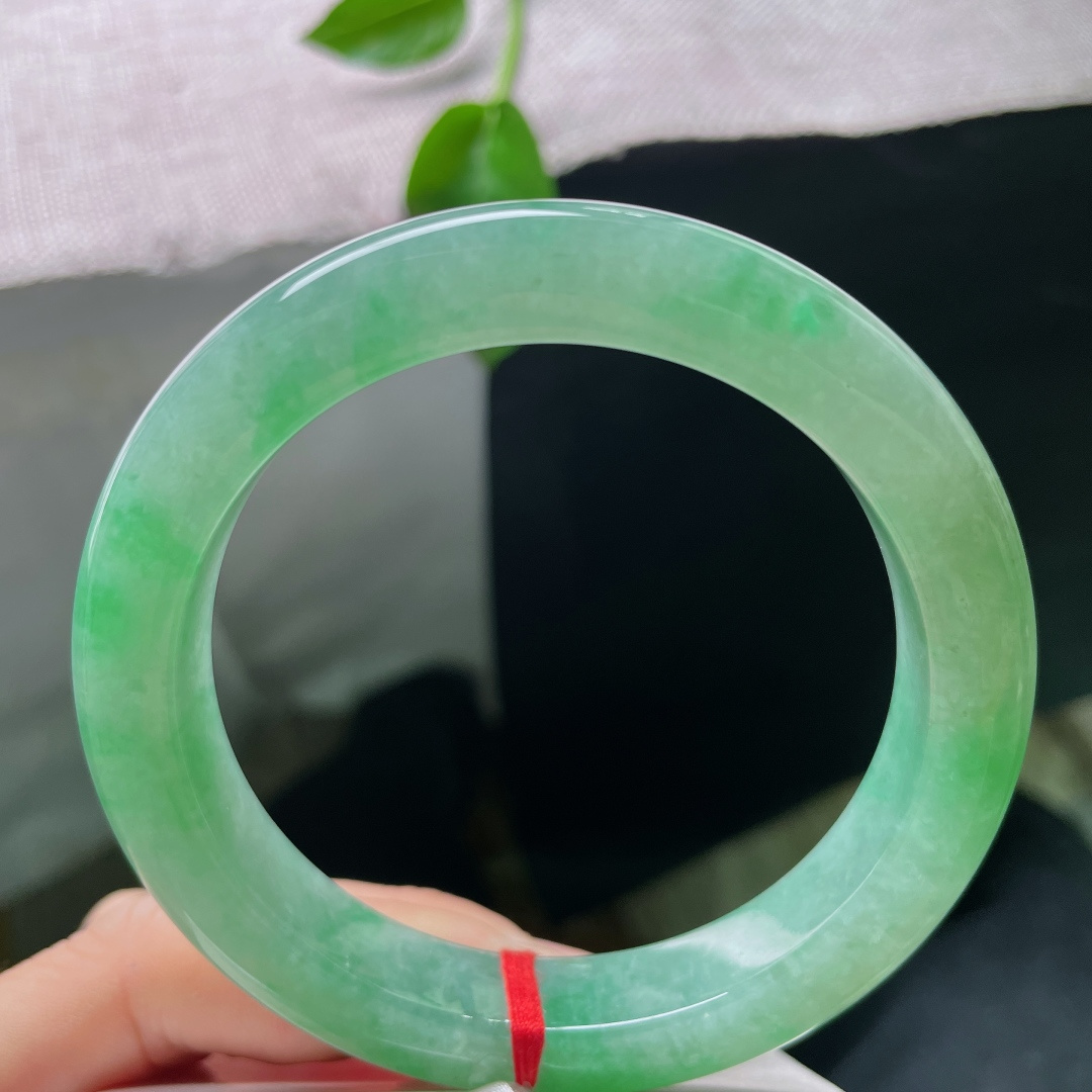 59.8/11.5/9.7，绿底正圈，大圈口，是凝固的一汪春水，温润如水，贵气不言。无裂，ss53410a