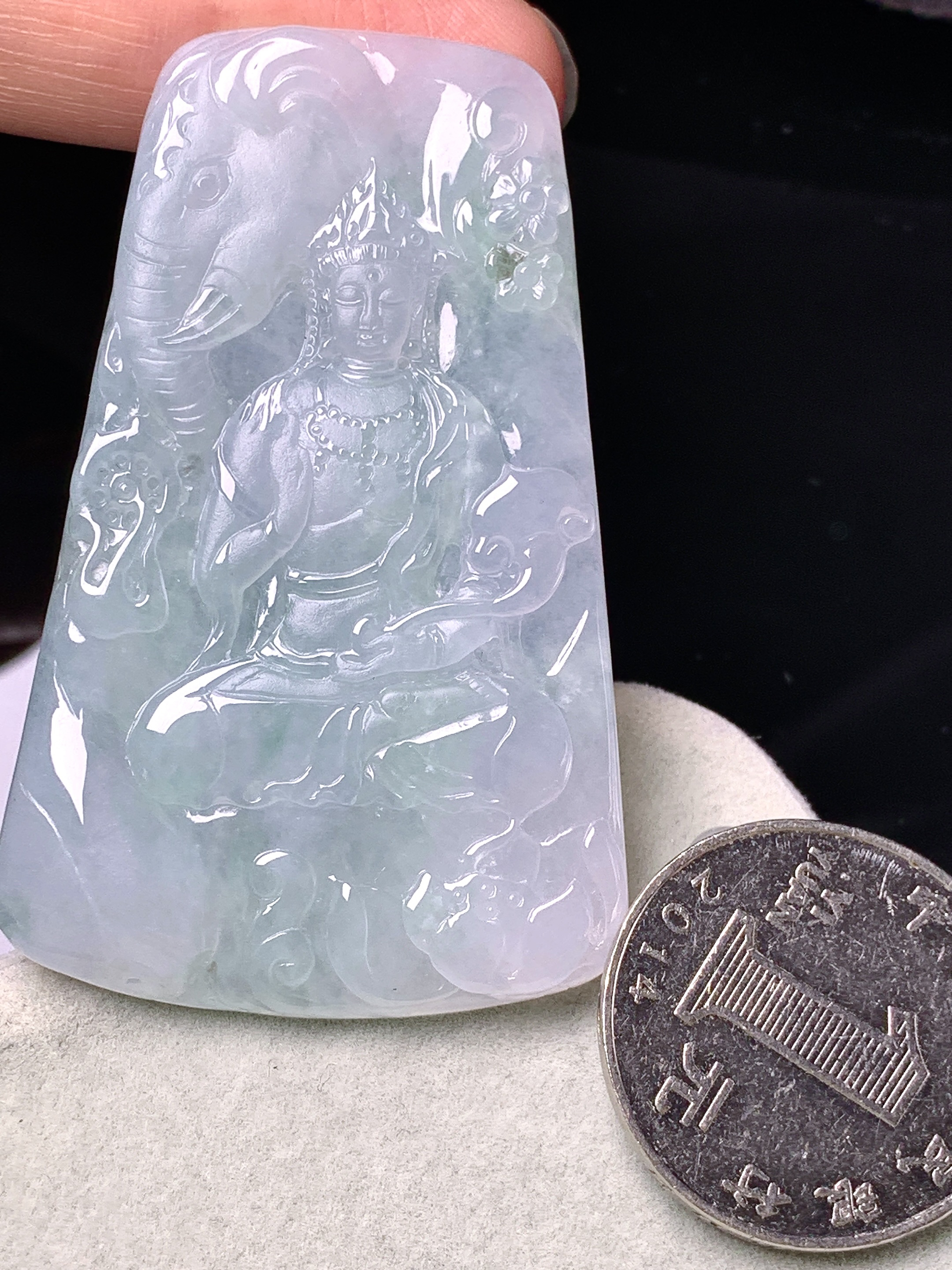 飘绿普贤观音菩萨吊坠 玉质细腻 色泽艳丽清新 整体尺寸60.2*38.2*5 d1