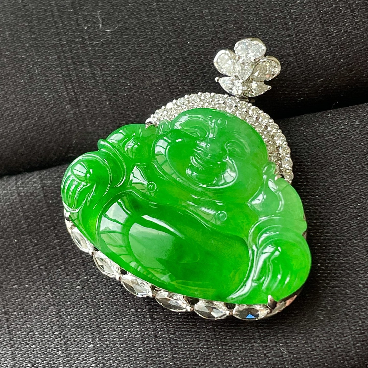 ️缅料高冰阳绿佛公吊坠，色辣，18k金镶嵌，饱满水润，无裂，裸石尺寸20/28.8/4.5--31/28.5/8.6编码0612好数字