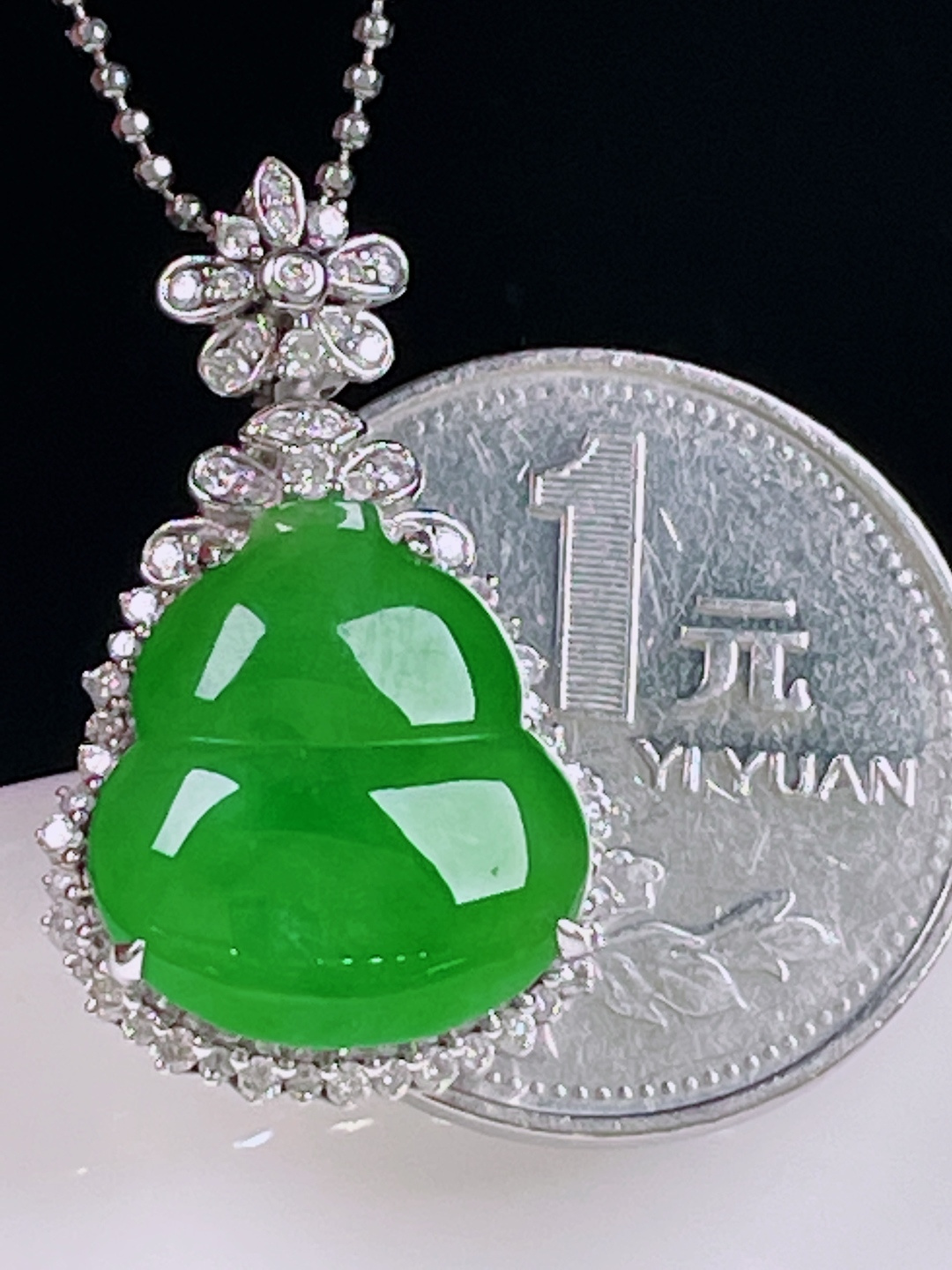 ️冰绿葫芦，老种起光，细底通透，尺寸：28.5/17.6/9.5mm0613