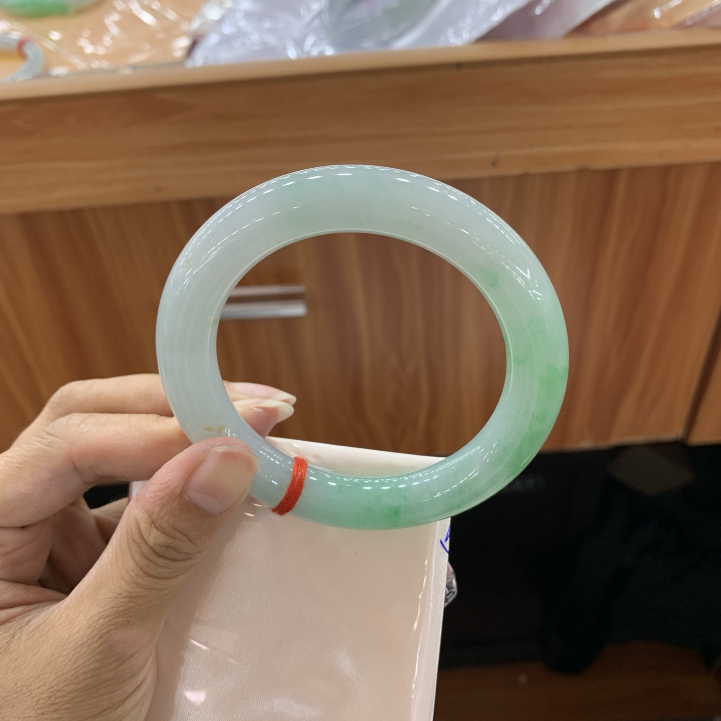 飘绿花圆条翡翠手镯 59.3-11.7