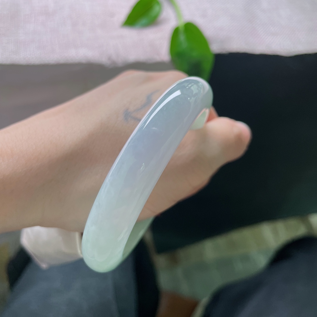 57.6/12.7/8.9春彩正圈，半紫半绿，好运加倍。不被定义，一半清醒一半醉，无裂，ss51743a