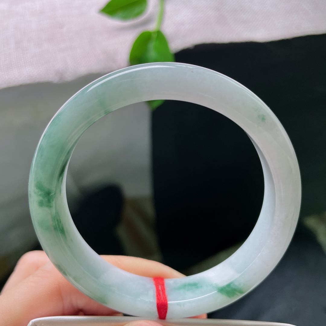 55.8/12.2/7.8，飘花正圈，底子细腻，来如飞花散似烟，一季飘零温柔了流年。有纹，ss53153a