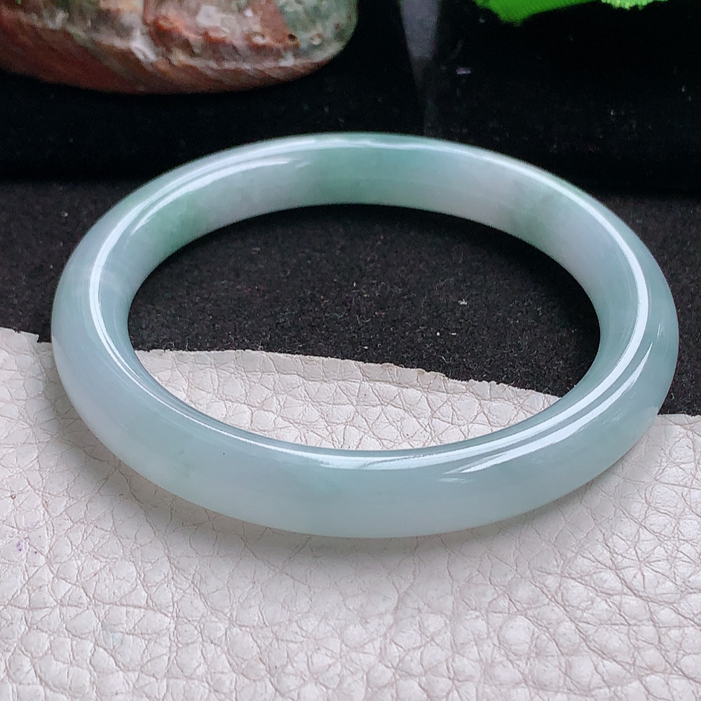 js实拍55*9*8.5叮当镯 缅甸翡翠a货玉手镯淡蓝圆条珠宝玉手环