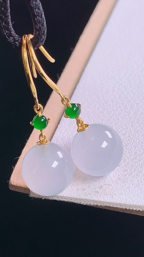 ️18K冰种圆珠耳坠，无裂，尺寸:30.3-10.2mm