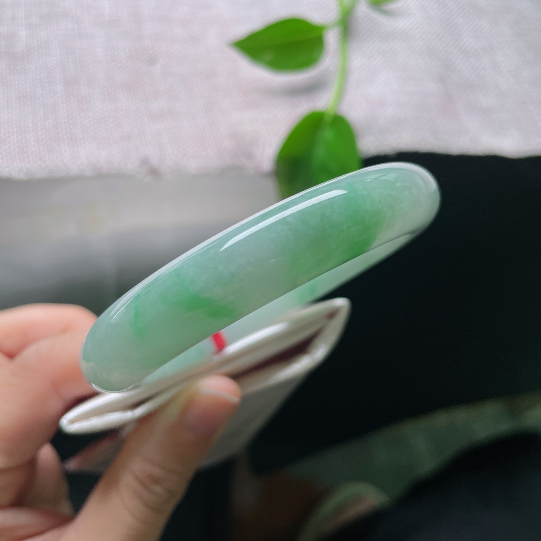 58.8/12.5/8.7飘绿正圈，水润细腻，翠色伊人，郁郁葱葱，晶体，ss52576a