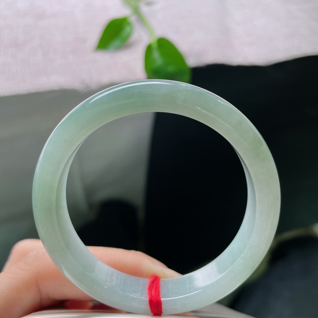 51.3/11.1/6.8，淡绿底正圈，水头好，质地温润细腻，百搭，小手福利，无裂，ss54107a