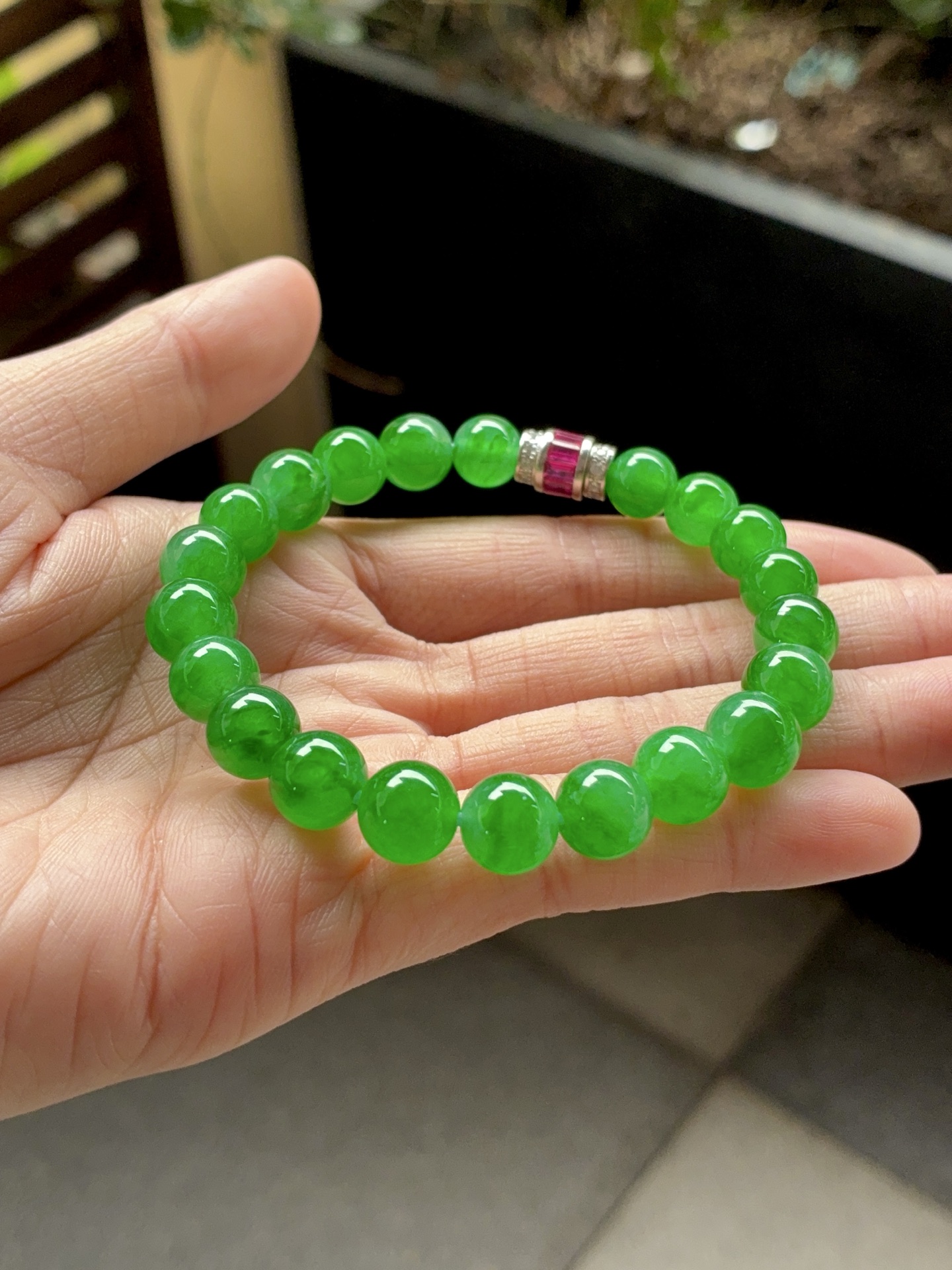 ️ 满绿珠串，翠染珠圆，绿意萦腕。取山间灵翠，琢玲珑圆珠，一戴便是半生清雅。尺寸9.1/7.9共21颗