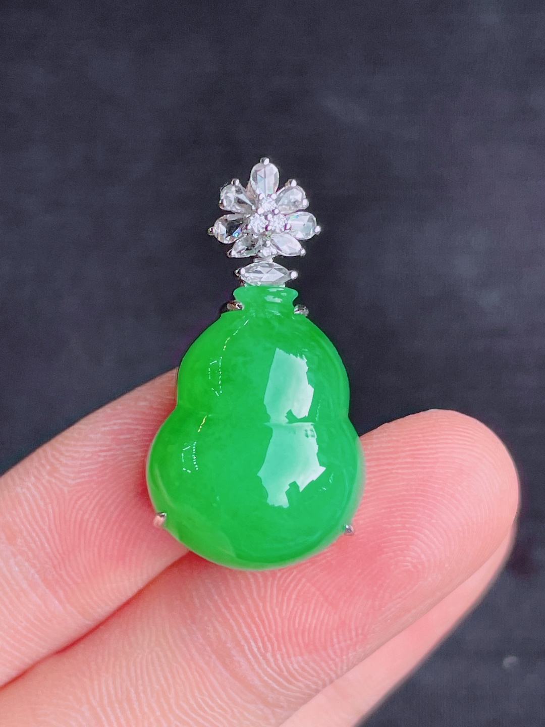 ️绿葫芦吊坠，晶莹剔透，新颖时尚，无裂，30.6