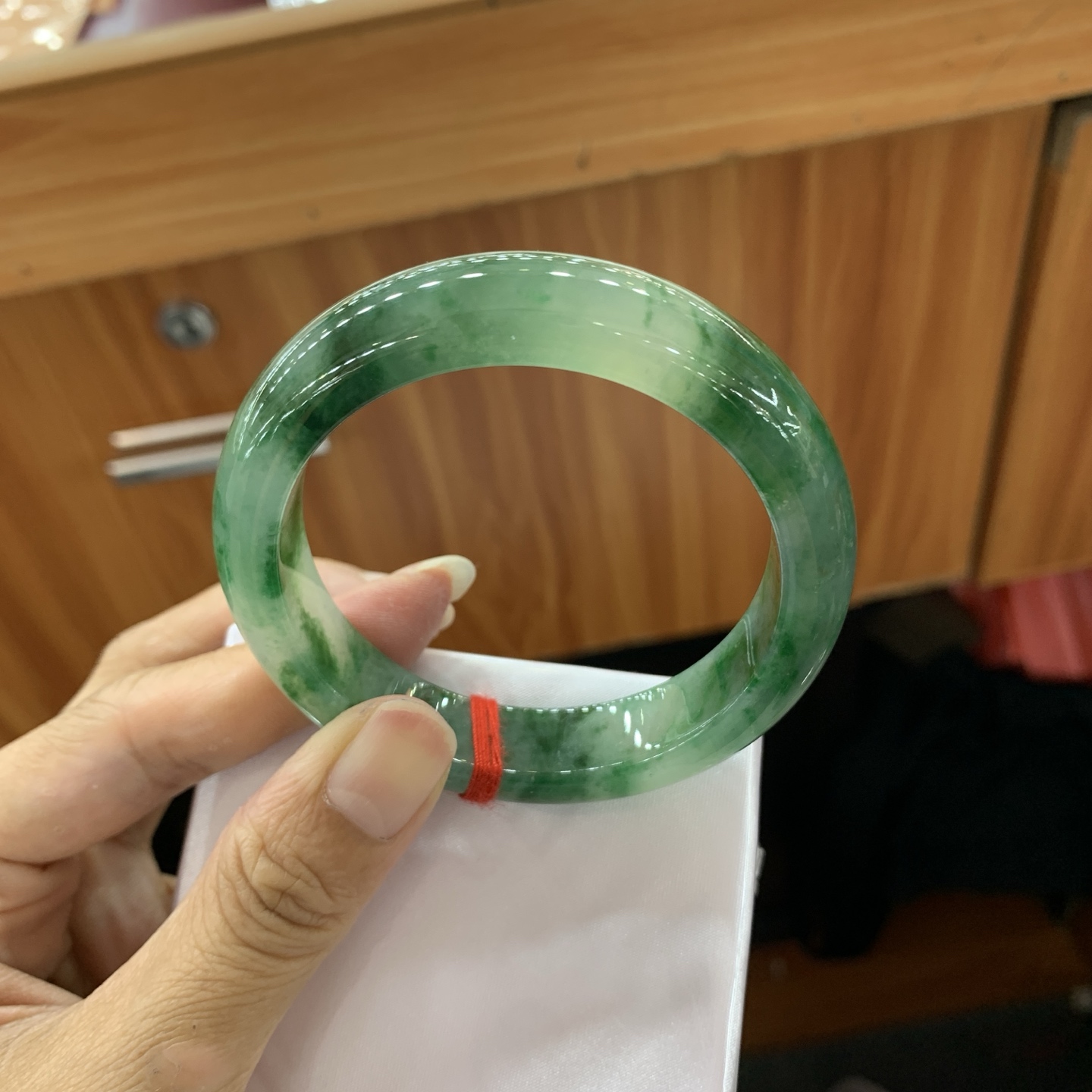 061226HT 飘花正圈翡翠手镯 55-12.8-8.8