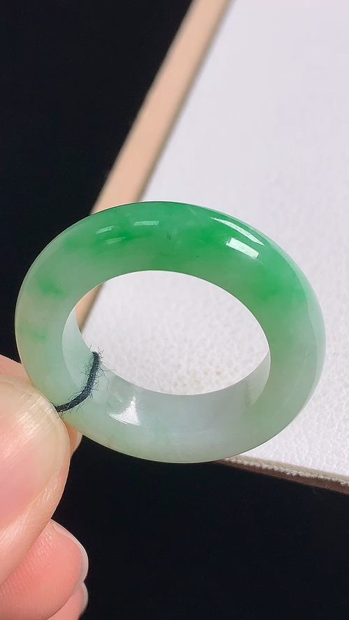 ️阳绿指环，无裂尺寸:圈口17/18.3-6.1-4.5mm 8