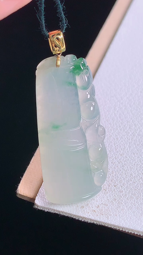 ️18K冰飘花竹节吊坠，无裂，尺寸:37.2-32.3-14.7-3.9mm 10