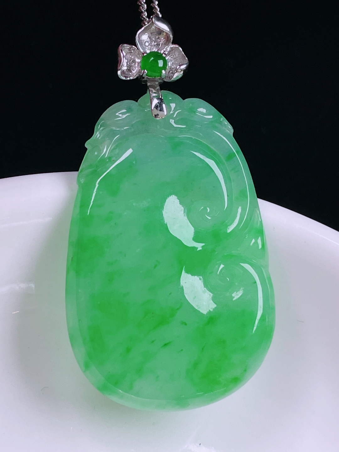 ️飘绿如意，老种起光，细底通透，尺寸：43/23/3.4mm0613