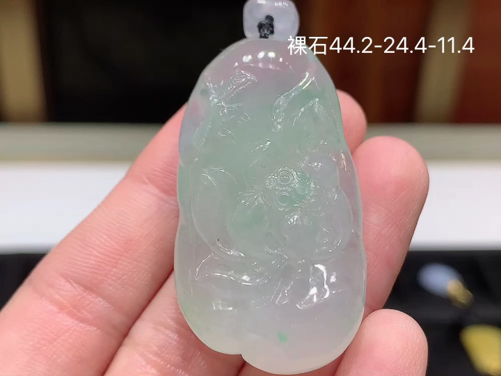 冰飘绿年年有余 老坑冰透 种老水足 水润光泽 性比高 无裂, 尺寸看图 44.2-24.4-11.4