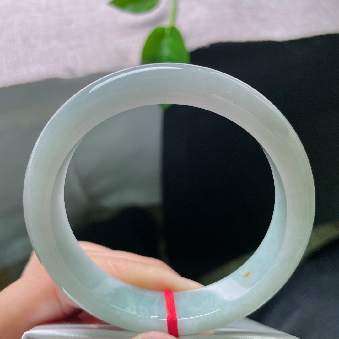56.3/12.7/7.6，浅绿底正圈，水头好，干净清爽，素丽不张扬，清浅乖巧，无裂，ss54077