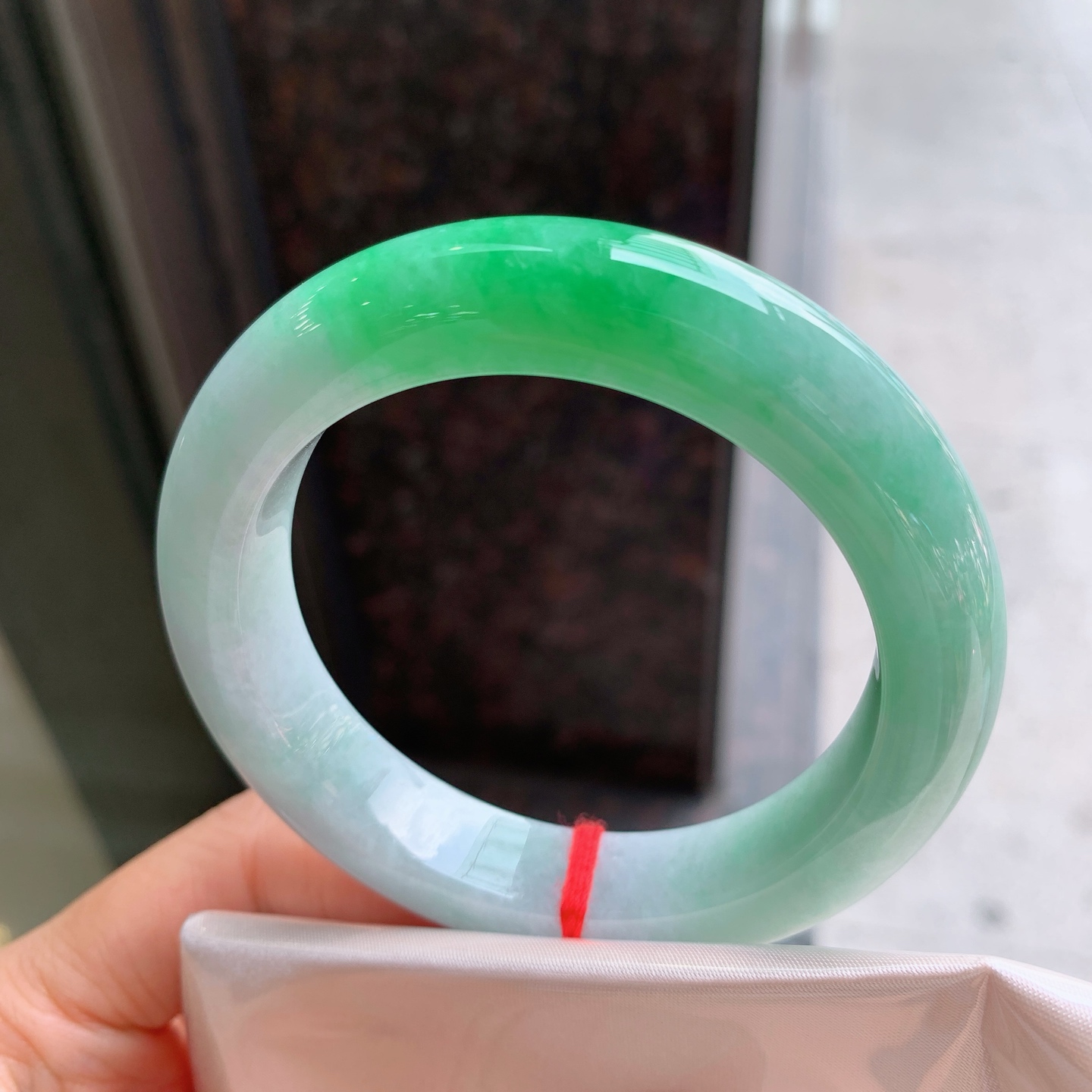 正圈飘绿 有棉线 尺寸：55/12.3/10.1 版型好
