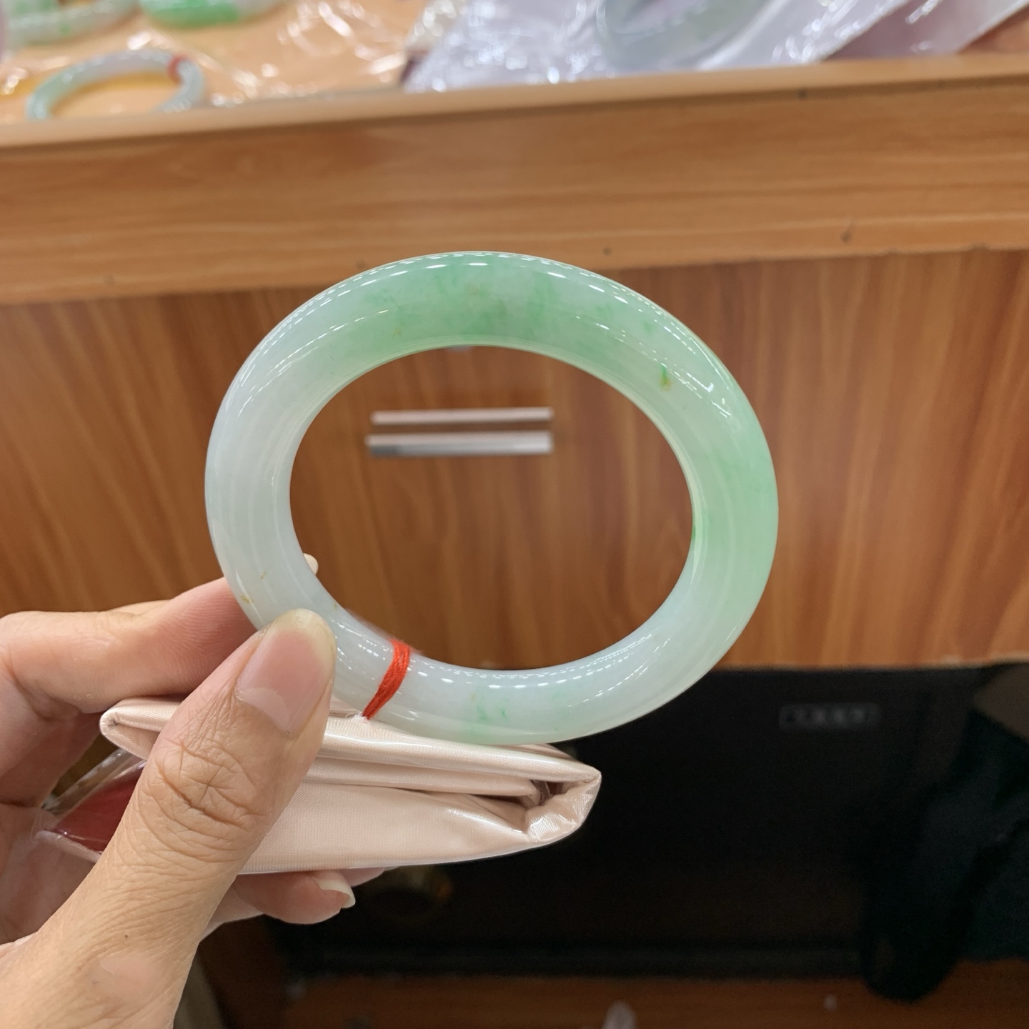 飘绿花圆条翡翠手镯 59.3-11.7