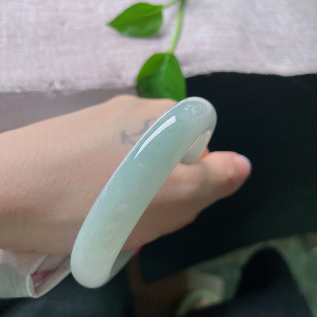 56.8/12.3/8.6绿底正圈，冰润细腻，清馨怡人，温婉可人，无裂，ss50400a