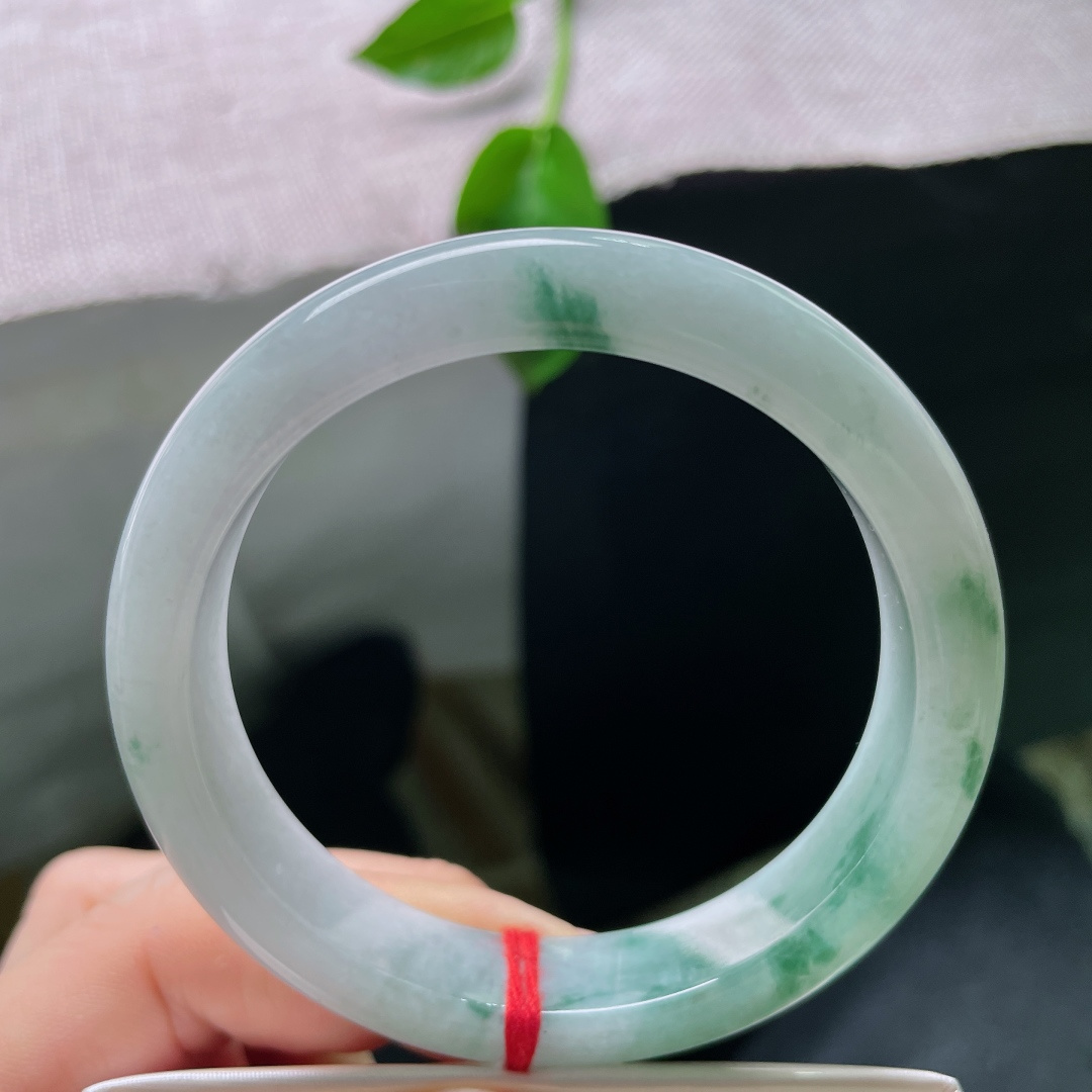 55.8/12.2/7.8，飘花正圈，底子细腻，来如飞花散似烟，一季飘零温柔了流年。有纹，ss53153a