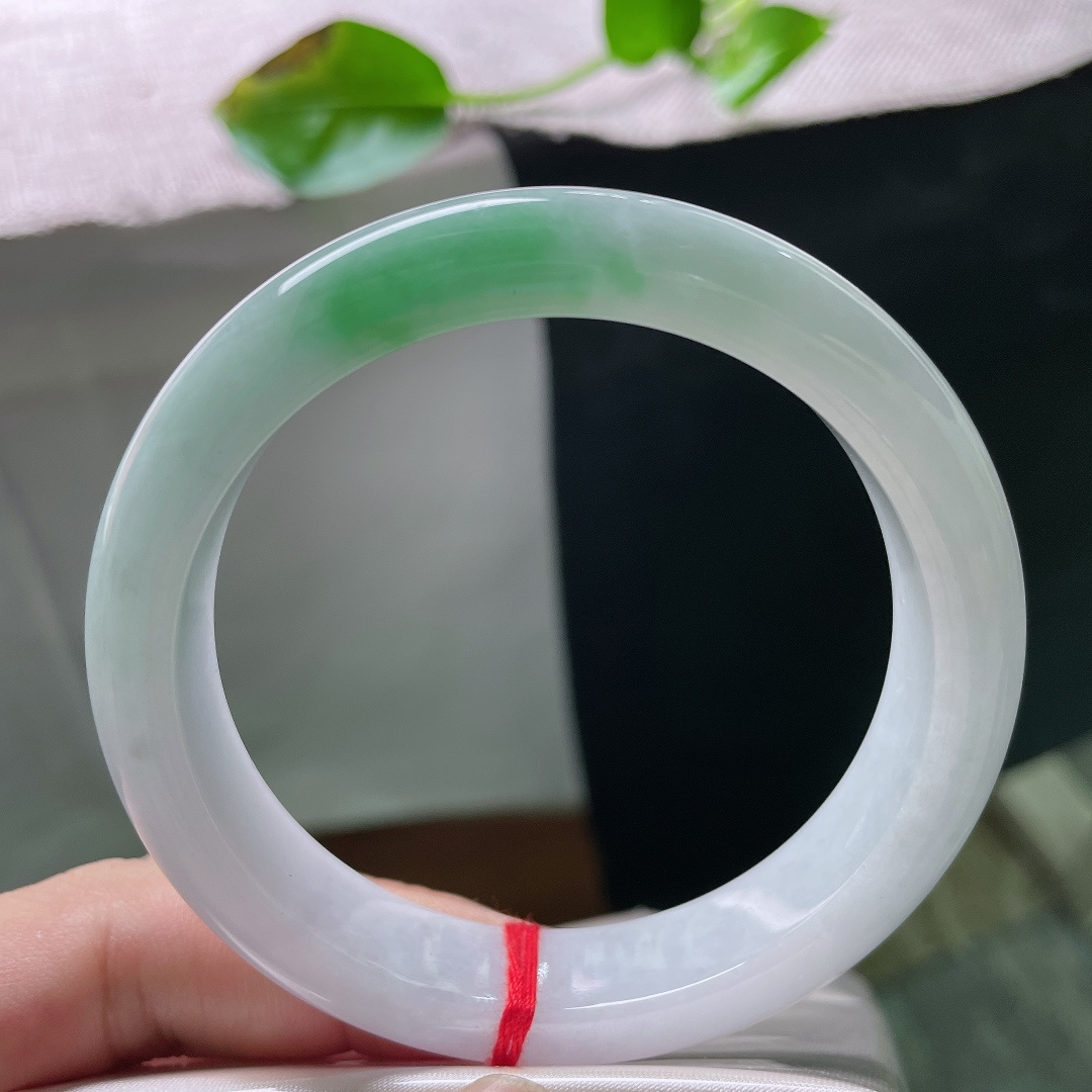58.6/12.6/8.9飘绿正圈，水润细腻，优雅大方，甜美，有纹，ss53855a