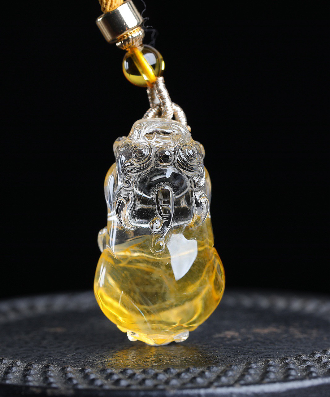 天然巴西黄胶花水晶貔貅吊坠•毛衣链两用款 晶体通透，佩带者顺顺利利保平安，实物非常漂亮 规格