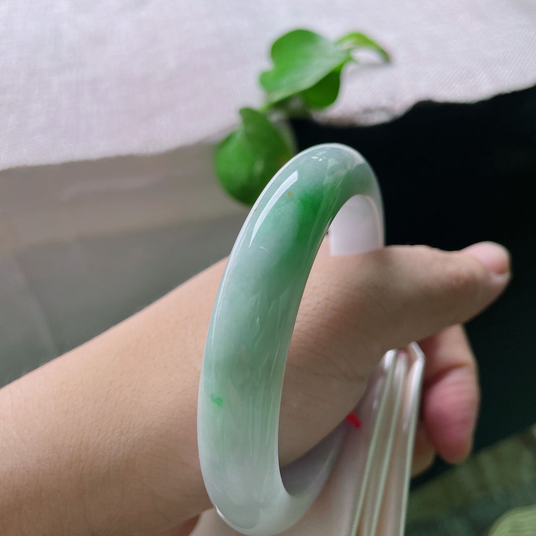 59.1/12.5/8.6，春彩正圈，水润，肉质细腻，春意阑珊，多姿多彩，无裂，ss51071a