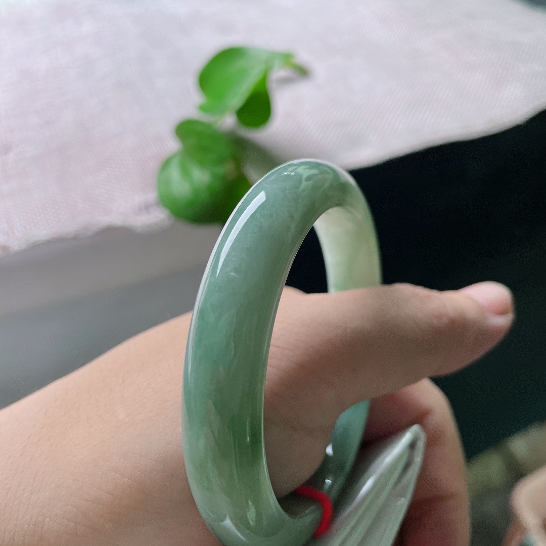 54.8/11.6/8，油绿底正圈，飘花点缀，水润，细腻，低调有内涵，种老，无裂，ss54212a