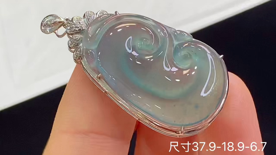18k金+钻如意吊坠，无裂，37.9-18.9-6.7