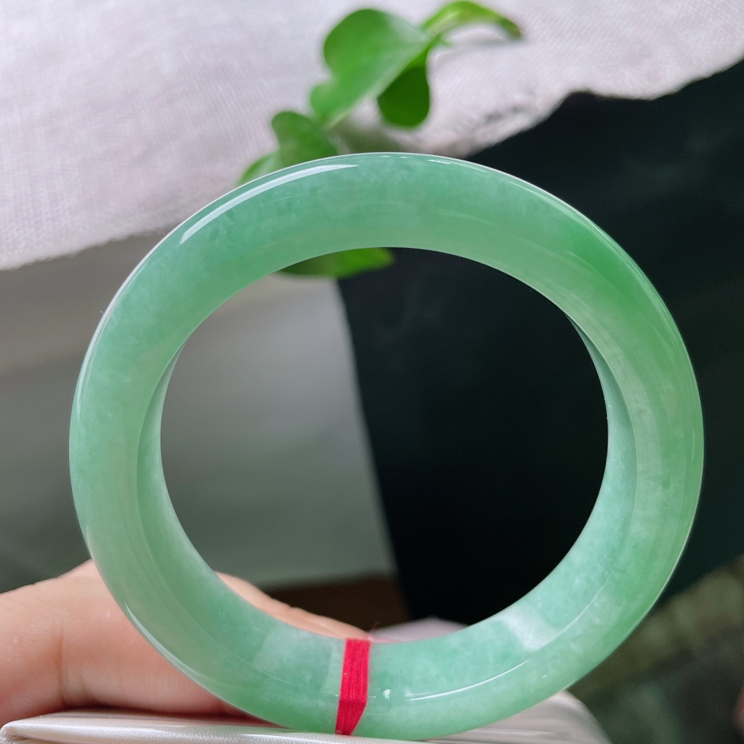 绿底正圈，鲜翠夺目，种老，一碧千里，把盛夏戴在腕间，无裂，ss51653a