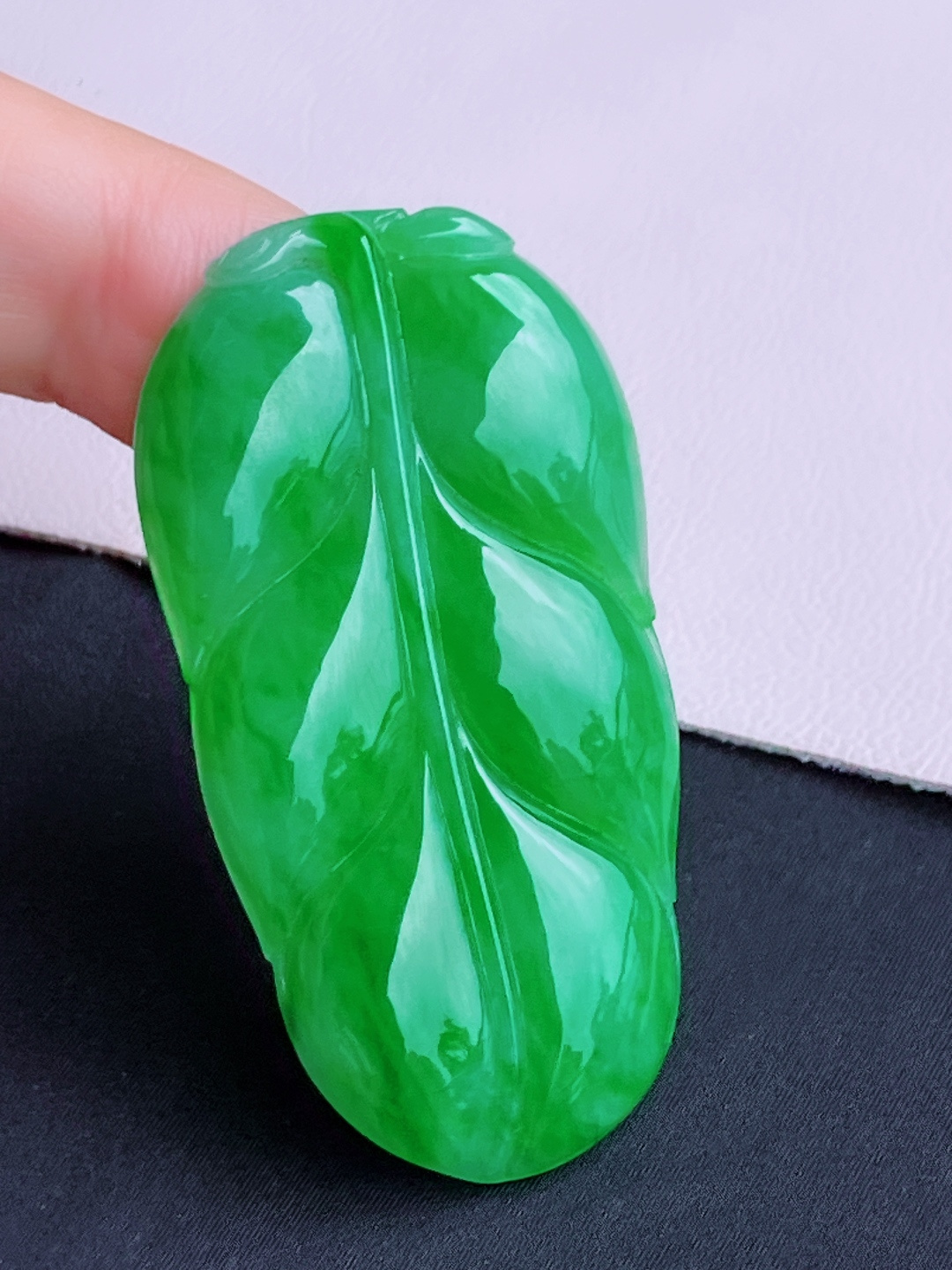 阳绿金枝玉叶，色美抢眼，尺寸53/28/5.3/自然光实拍
