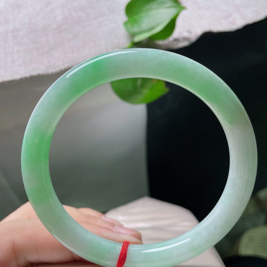 60.6/9.6，飘绿美人条，水润细腻，大口径，佩戴显气质，优雅，皮纹，ss53589a